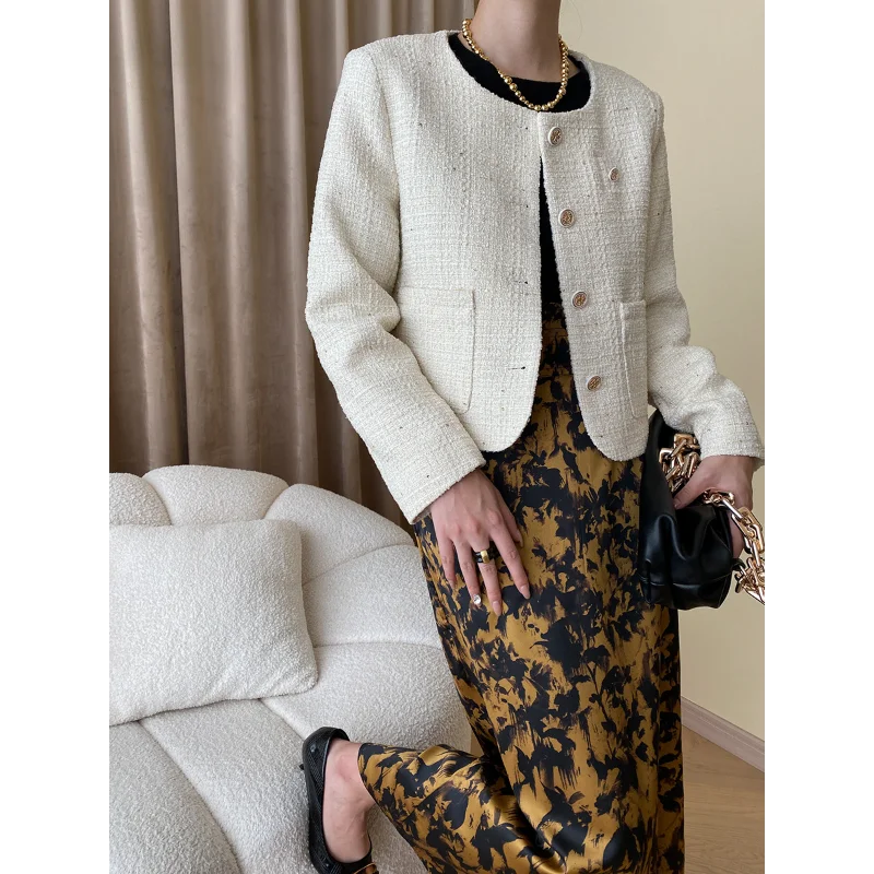 Рисунок 4 - Женский твидовый пиджак с круглым вырезом