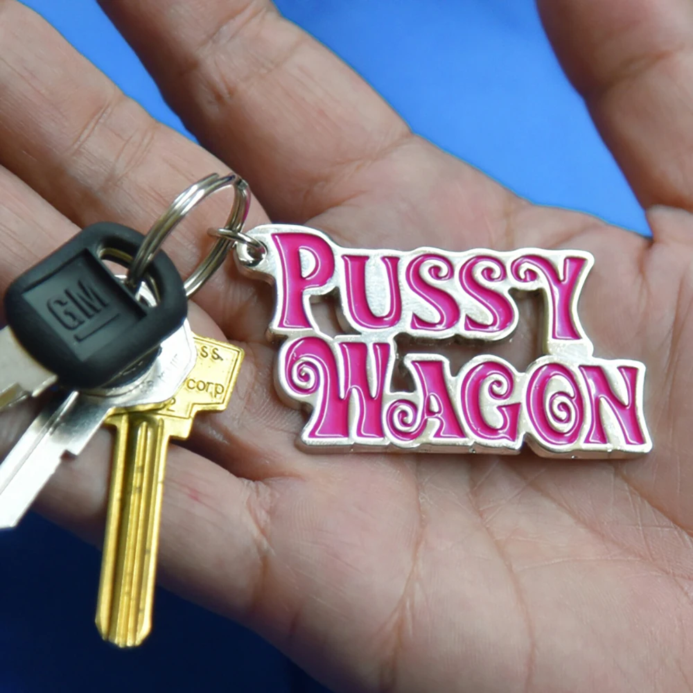 

Action Movie Kill Bill Pussy Wagon Pink Letters Logo Alloy Enamel Keychain Keyring Keyfob Key Chain Key Ring Accessories Gift