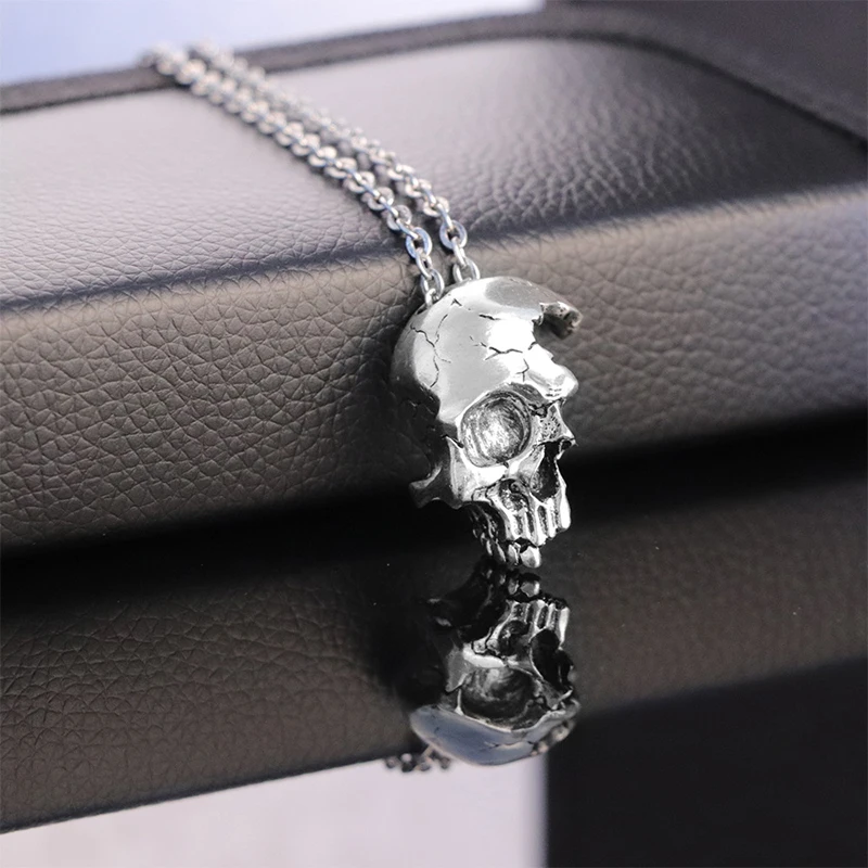 Купи Antique Silver Plated Half Skull Pendant Necklace Trendy Alloy Skeleton Retro Bronze Necklace Gothic Jewelry Choker Pendants за 480 рублей в магазине AliExpress