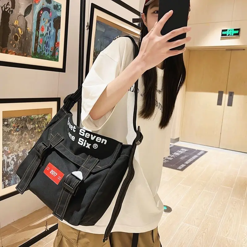 2023 New Versatile Literature And Art Men And Women Canvas Vintage Large Capacity Crossbody Bag Leisure Versatile Messenger Bag