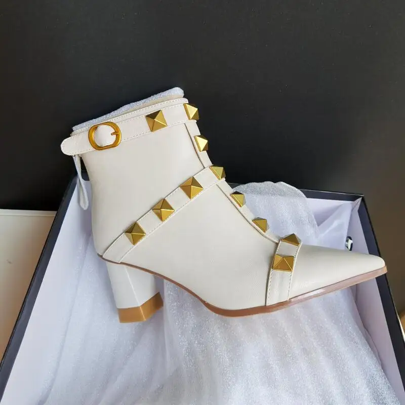 

Luxury Brand Rivet Boots Genuine Leather Short Boot Martin 2022 New Thick heel Belt Buckle Pointed Toe Big Size Women's Shoes