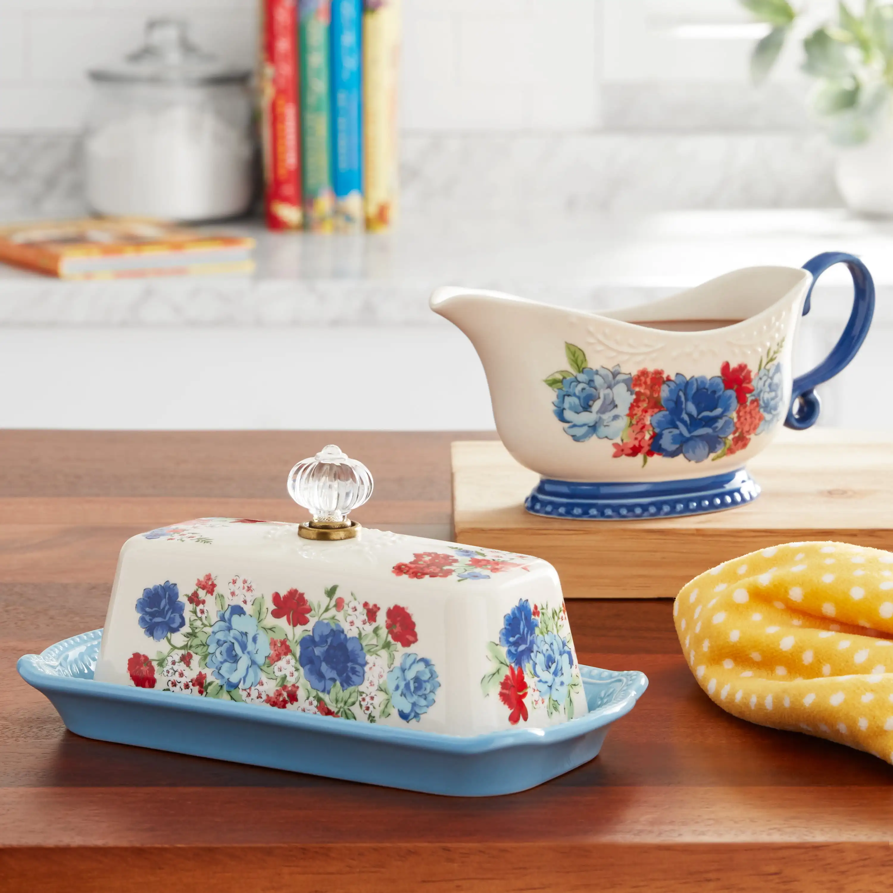 

Classic Charm 3-Piece Butter Dish & Gravy Boat Set