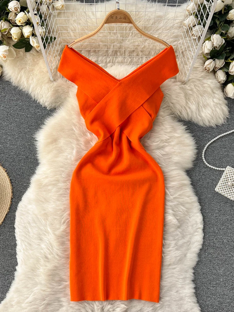 

Платье Nomikuma женское трикотажное с V-образным вырезом, однотонное