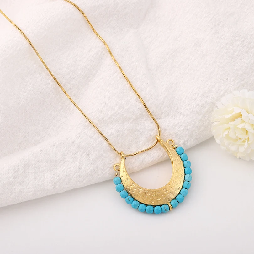 Комплект из колье серёг и кольца с золотистым сапфиром