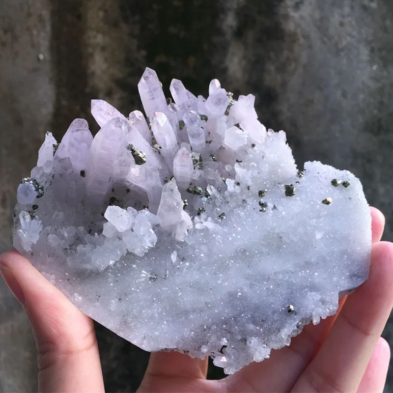 180 г натуральный кристаллический кварц с пиритом или халькопиритом