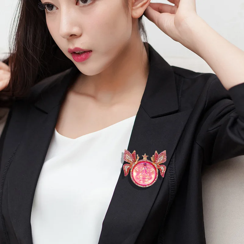 Винтажная брошь с изображением портрета цветка бабочки лица рельефный розовый