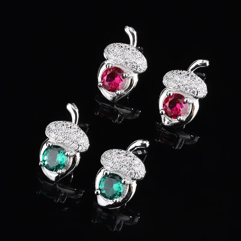 Женские серьги-гвоздики с красными кристаллами ювелирные изделия клубничным