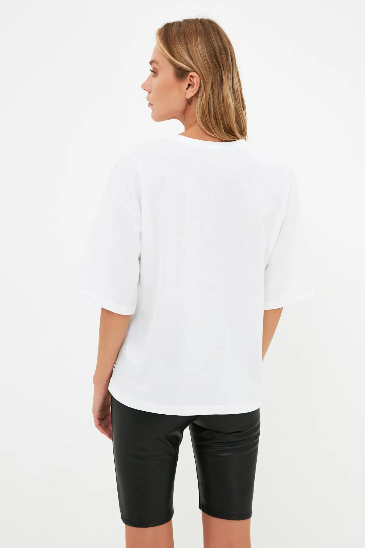 

Trendyol Printed Semifitted Knitted T-Shirt TWOSS21TS3985