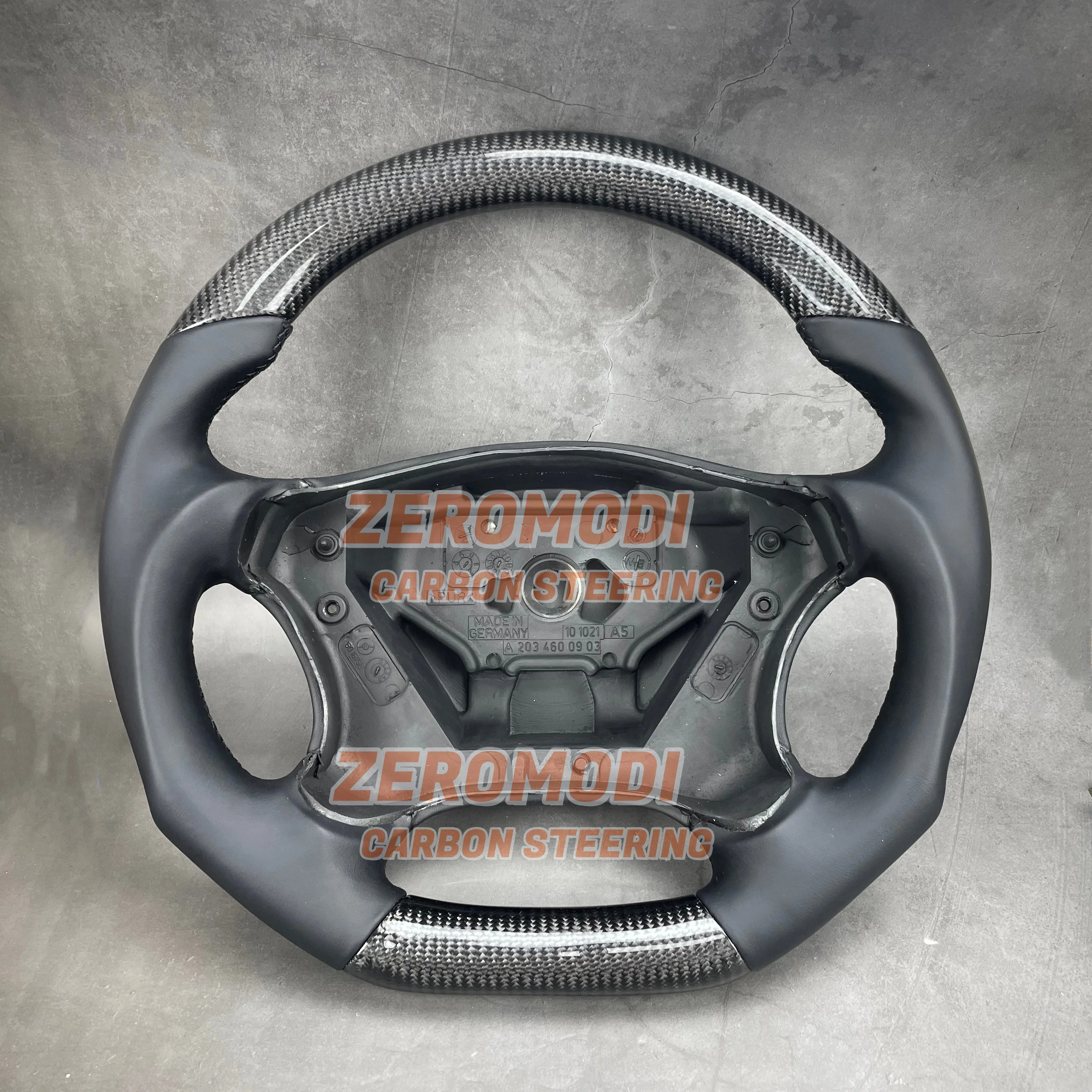 

Рулевое колесо 2001, 2002, 2003-2007 гг. для Mercedes W203 C Class AMG, шпон серого ореха