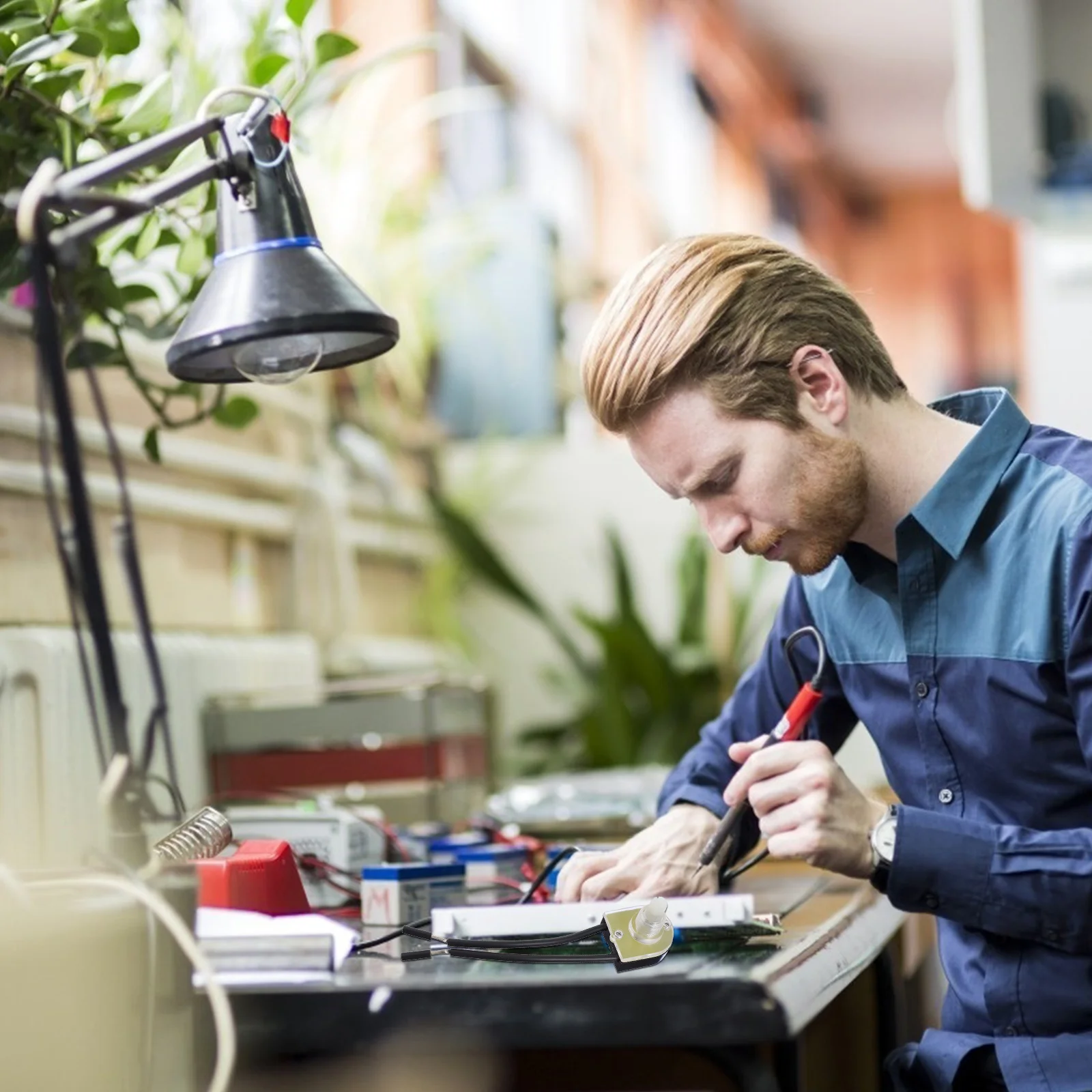 ремесло в средневековье кратко. учитель технологии для мальчиков. ученик плотника. ученик мастера /tai chi zero/2012. мастер и ученик работая.