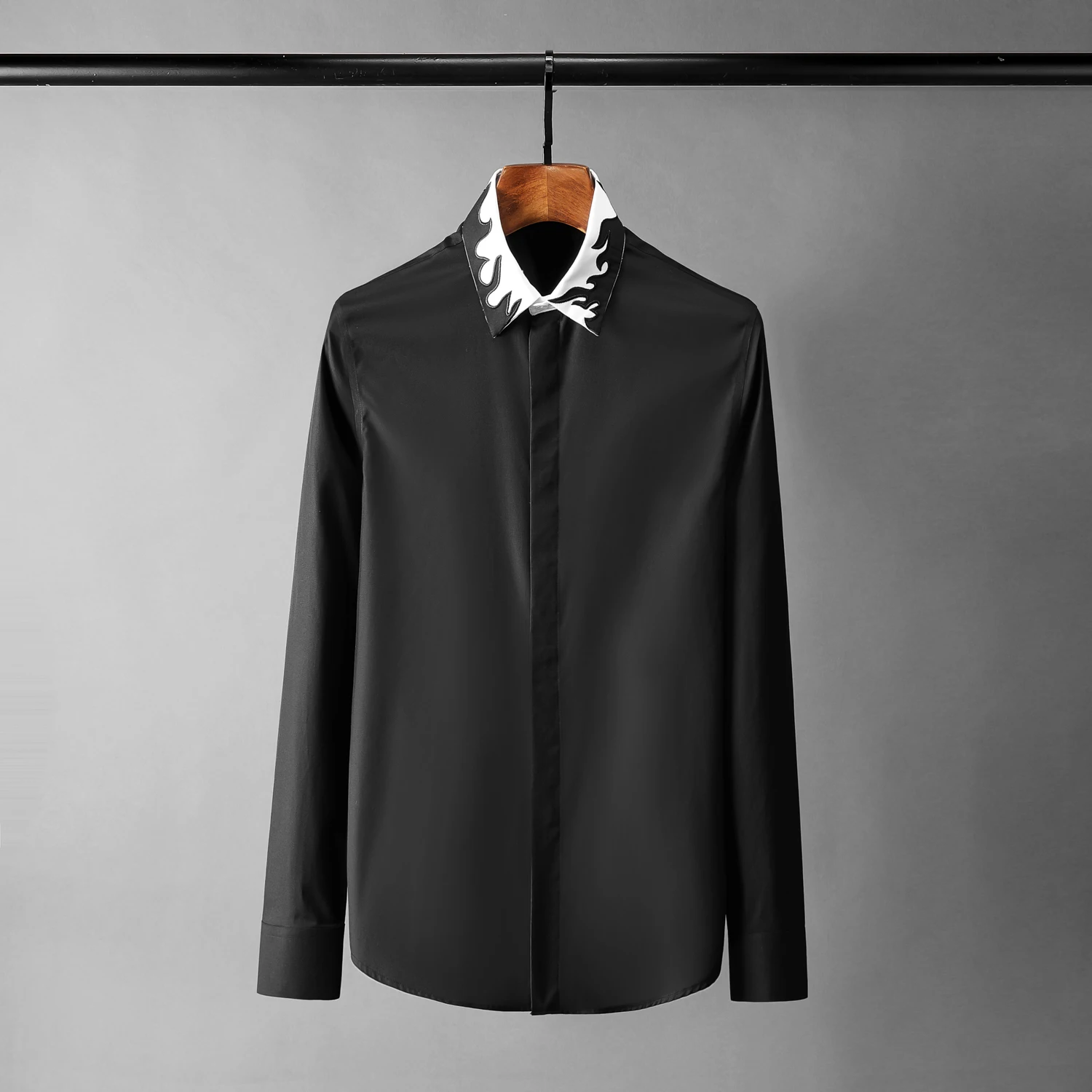 

2022 Flame Embroidered Mens Shirts Luxury Long Sleeve Black White Casual Man Shirts Plus Size 4xl Slim Fit Party Male Shirts