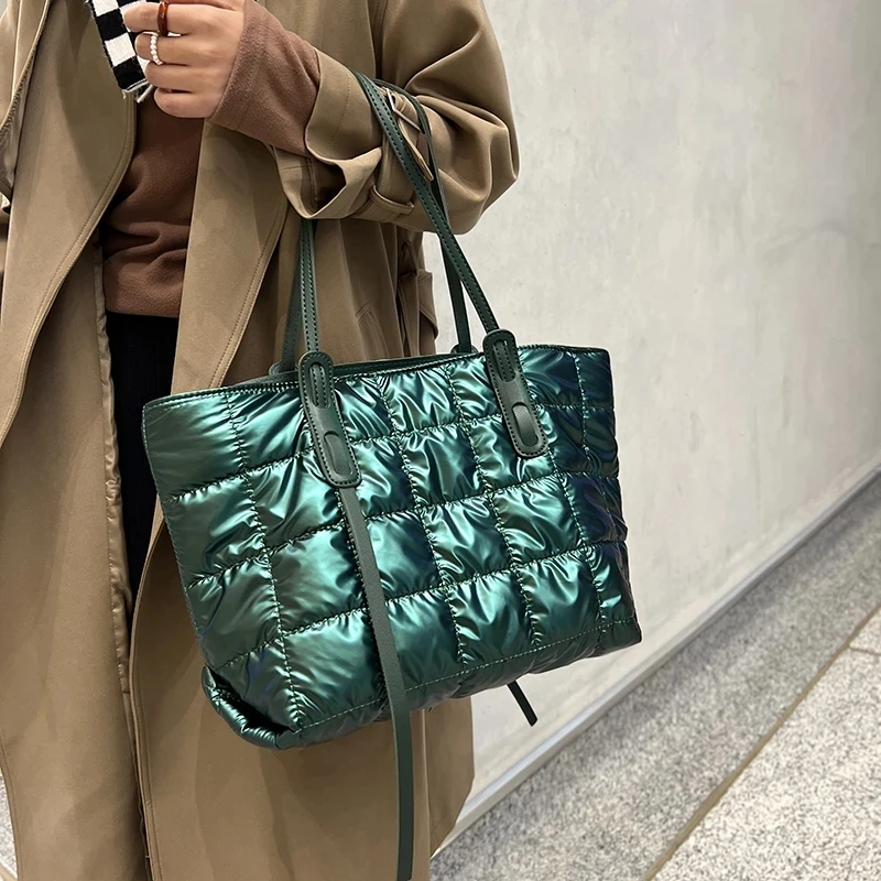 

Designer Padded Women Handbag Quilted Plaid Totes Warm 2022 Hit Winter Fashion Large Capacity Casual Soft Cotton Shoulder Bag
