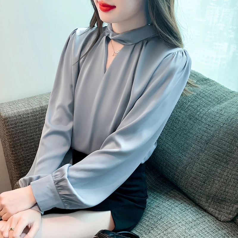 Женская шелковая блузка с ленточным воротником