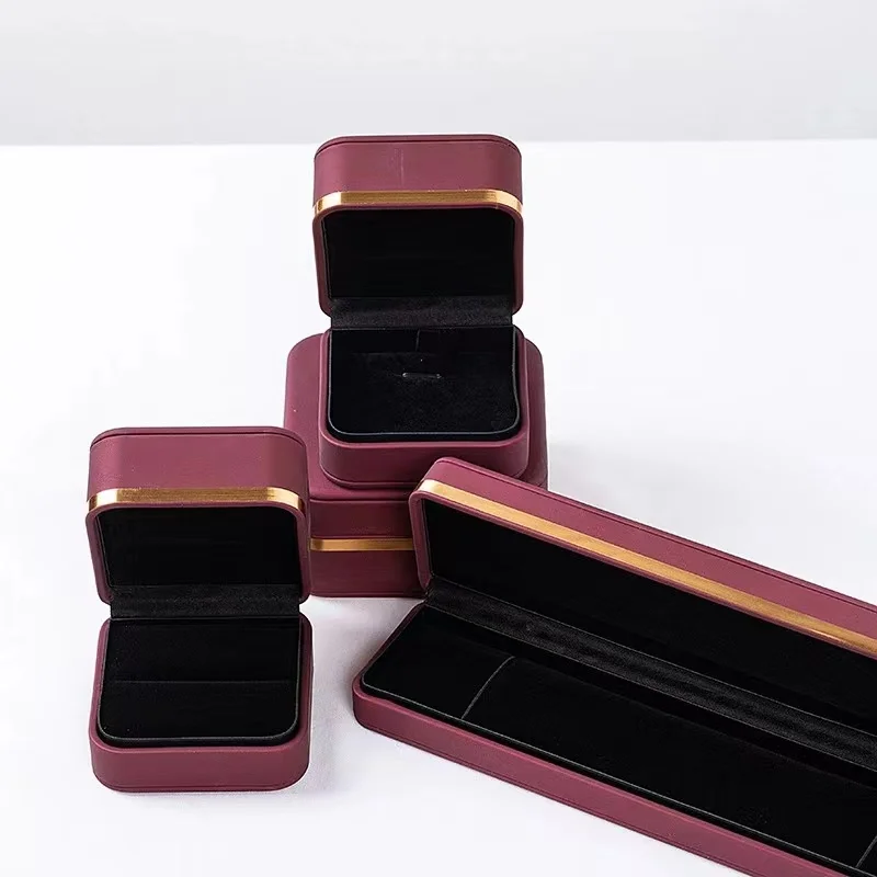 Factory Wholesale Spot Jewelry Boxes PU leather Rounded Phnom Penh Ring Pendant Bracelet Box Gift Jewelry Box