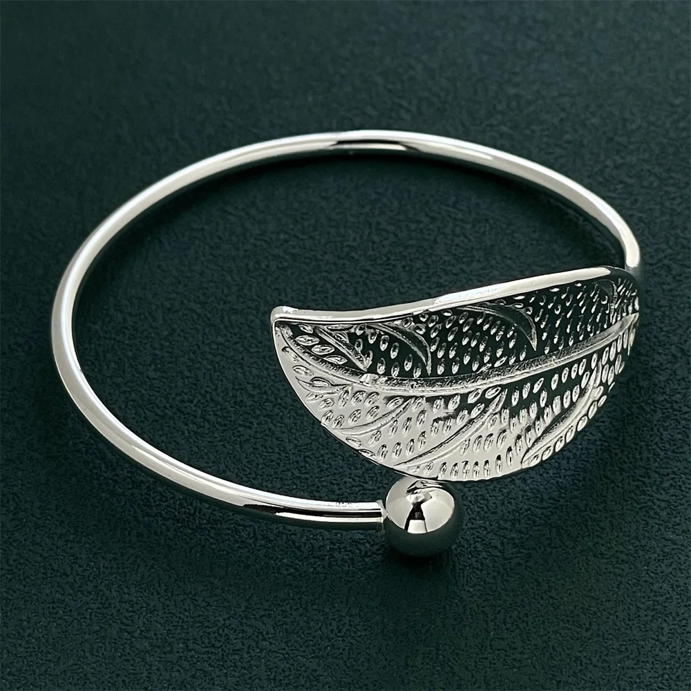 Элегантный Маленький Браслет Серебристого Цвета С Дизайном Свежего Листа Для