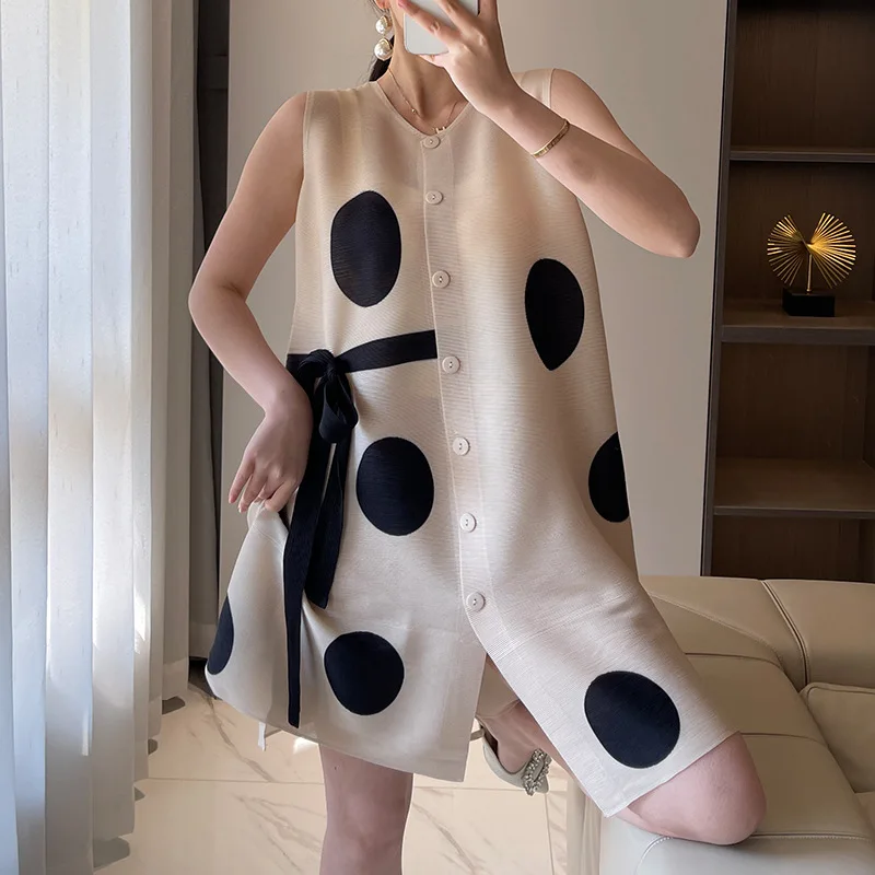 

Sleeveless pleated lady trench coat summer single breasted mock neck light mature printed polka dot dress cardigan