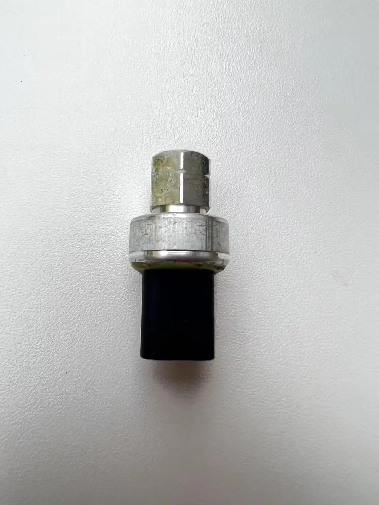 

68156982AA Air Condition Pressure Sensor 68141376AB 68308727AA For Chrysler 300 Dodge Jeep Renegade Ram ProMaster City