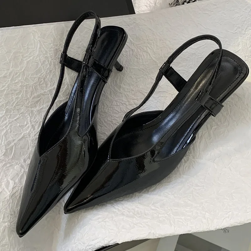 Туфли женские на низком каблуке с острым носком без задника