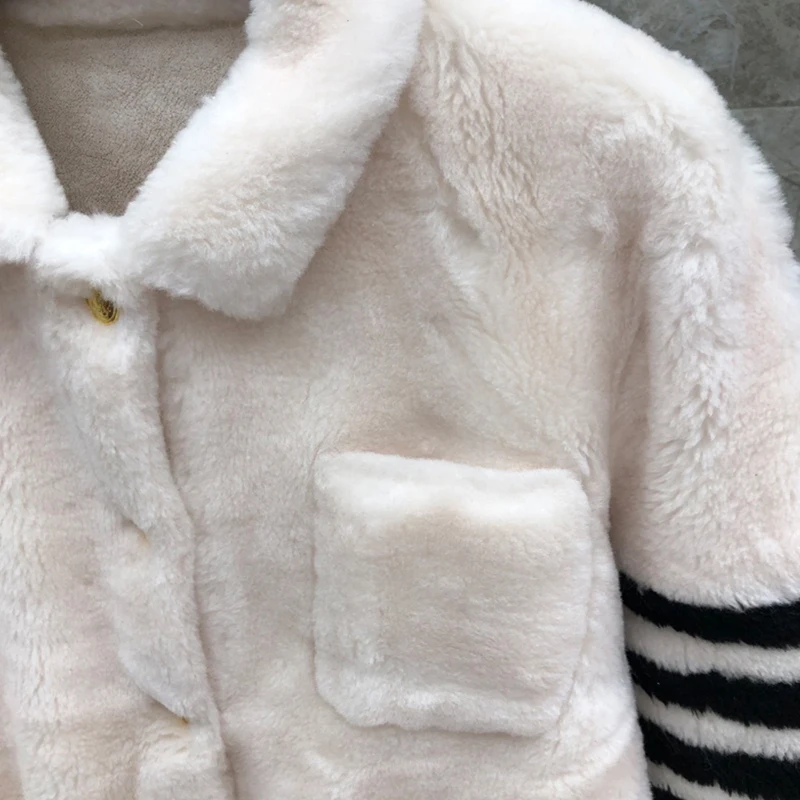 Рисунок 3 - Женское белое пальто TB