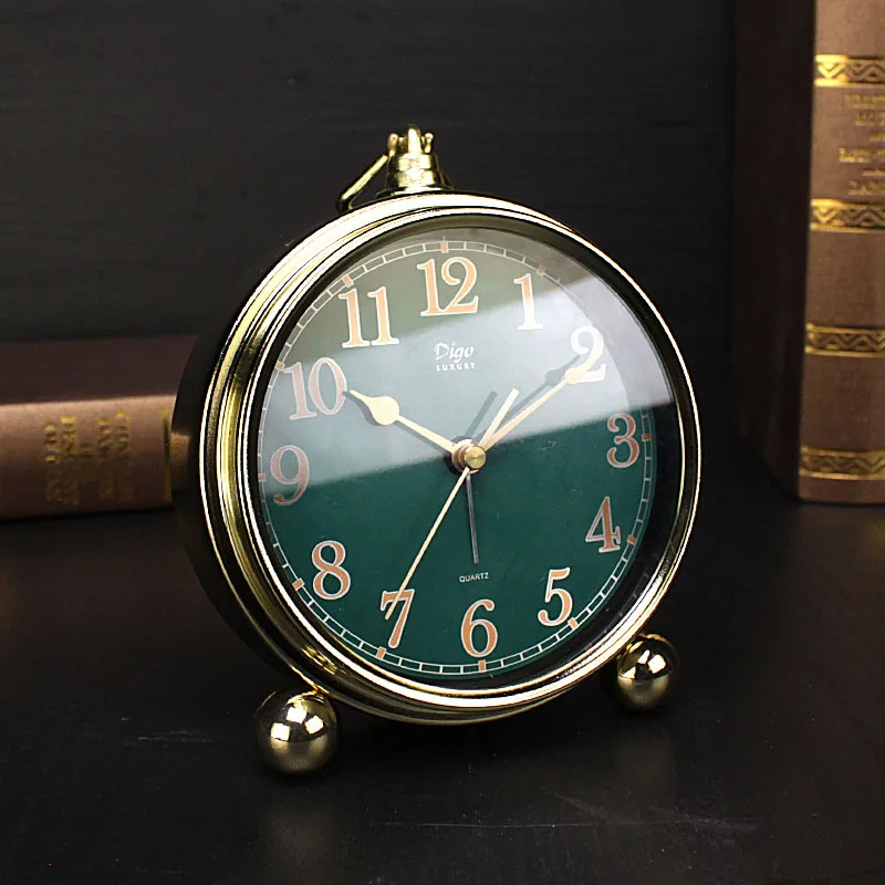 

Роскошные Настольные часы в европейском стиле, антикварные, винтажные, позолоченные, бесшумные, креативные, прикроватные, модные настольны...