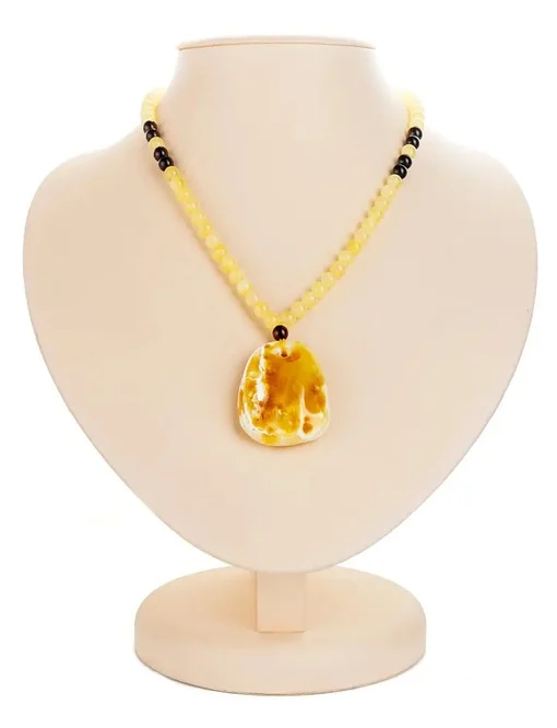 Эффектное янтарное колье с подвеской Лаура |