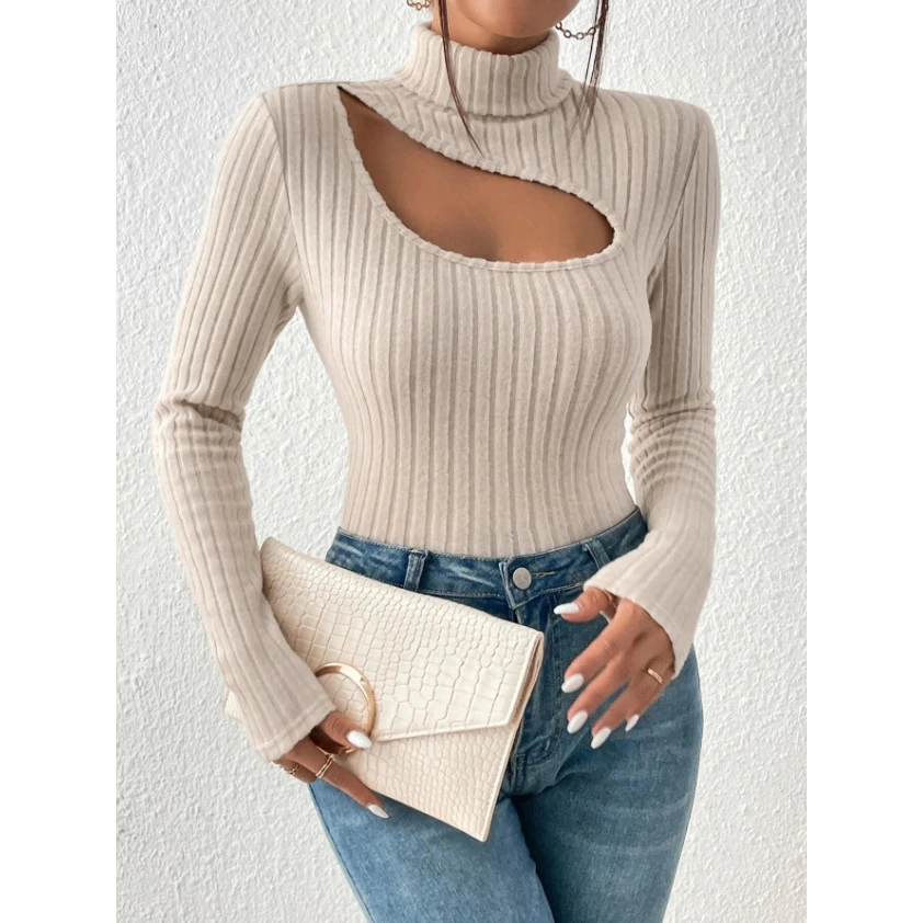 Женская трикотажная футболка с вырезами на груди и длинным рукавом