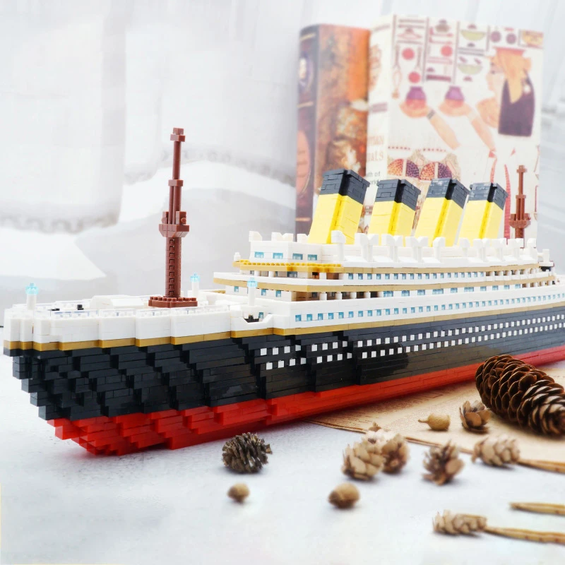 

3800Pcs Titanic Mini Building Blocks Educational Toy Boat Ship Micro Bricks Juguetes Gifts for Kids Christmas Present PZX 9913