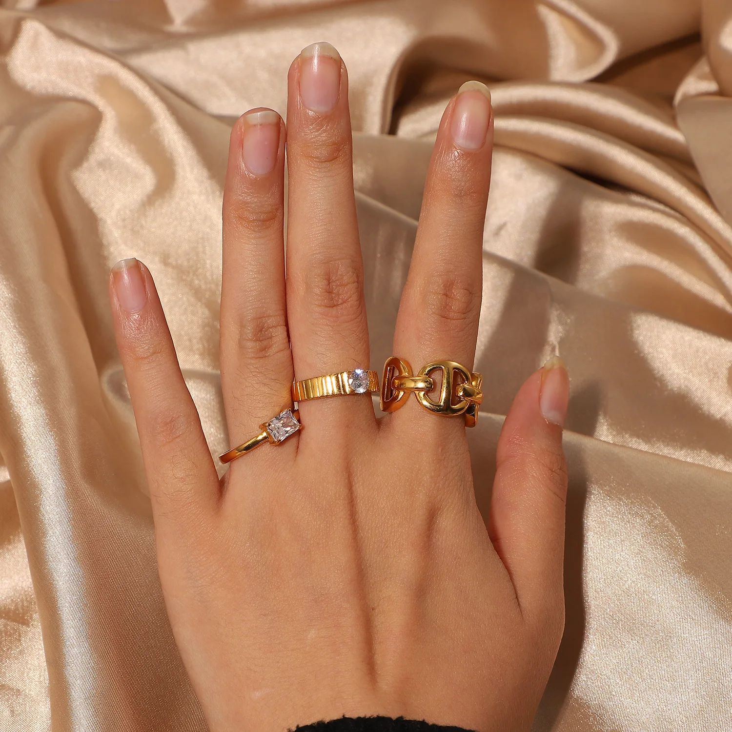 

Женское кольцо из нержавеющей стали, с фианитом