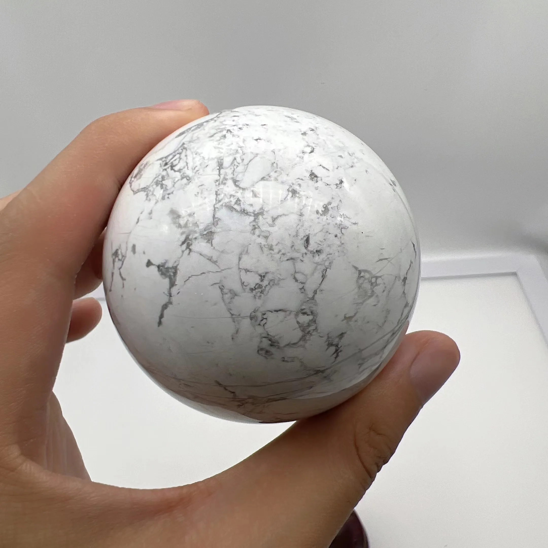 

Natural Stone White Howlite Turquoise Sphere Crystal Globe Ball Chakra Healing Reiki Carving Crafts Minerals For room Decor