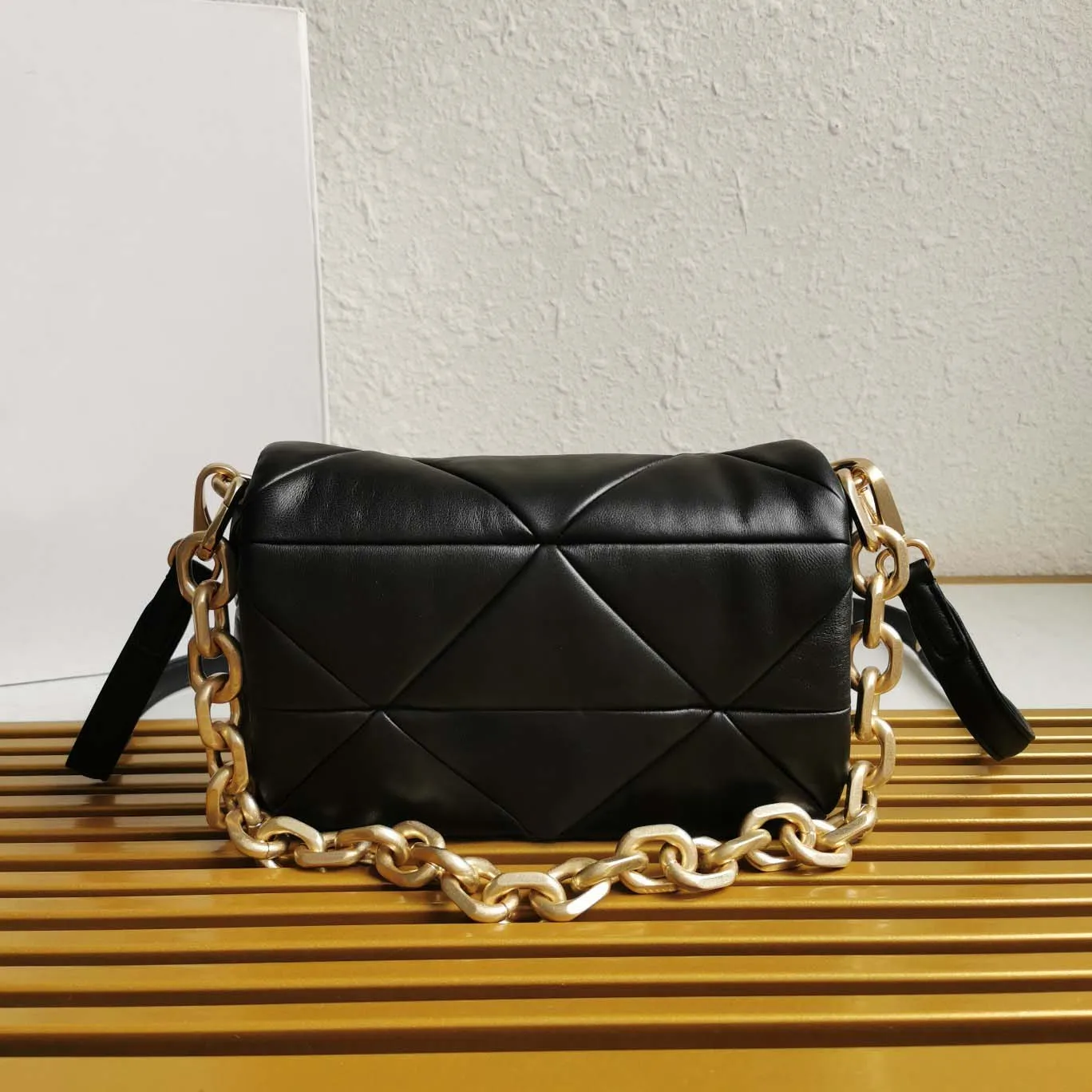 

Новинка 2022, модная Высококачественная кожаная сумка с ремешком на щиколотке, роскошные дамские сумочки на цепочке, сумка из овечьей кожи с о...