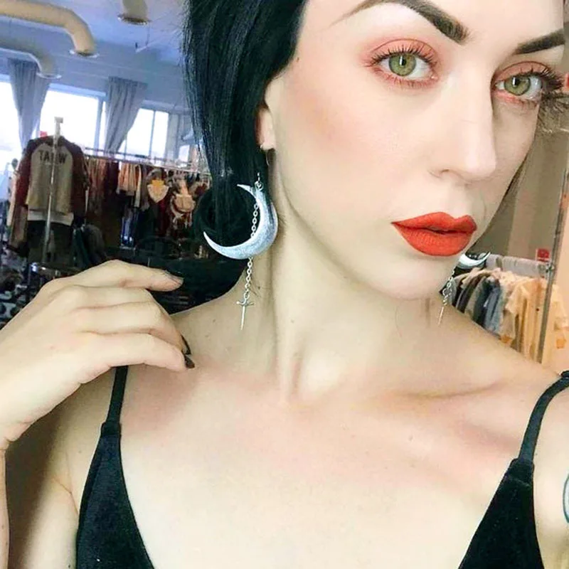 Серьги-кисточки в готическом стиле