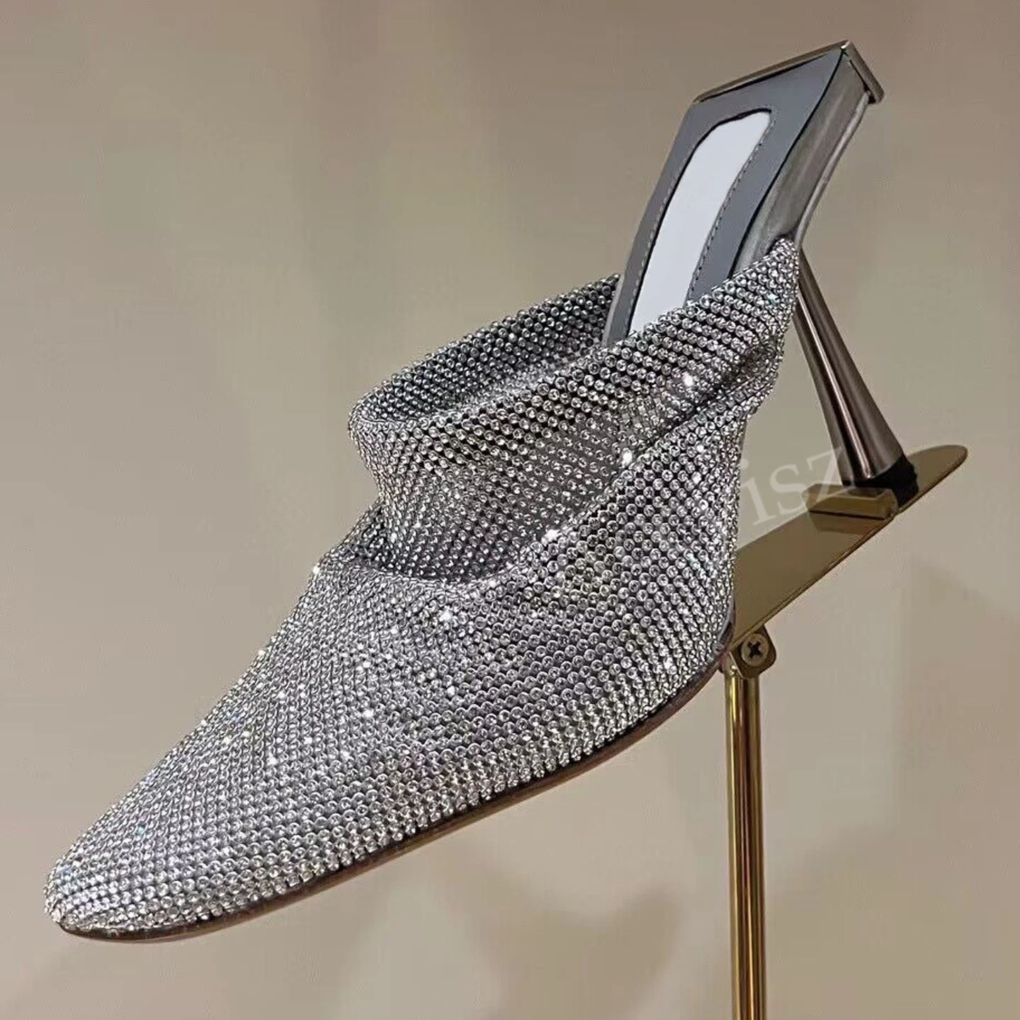

Новинка, женские шлепанцы с острым носком, украшенные кристаллами, блестящие сандалии на высоком каблуке, удобные шлепанцы для отдыха на открытом воздухе, модная женская обувь