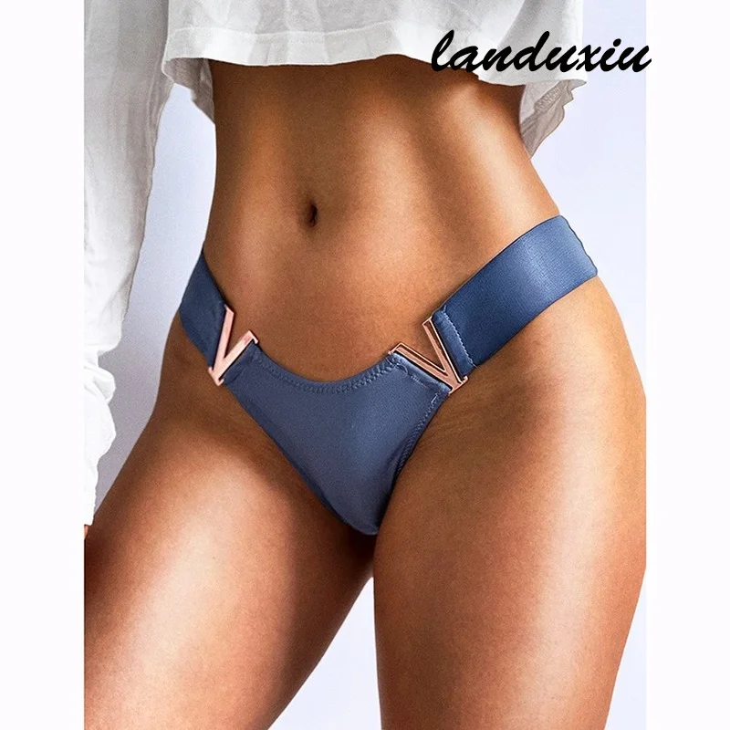 

Women Fashion Sexy V-Shaped Metal Decoration Underwear Sports Hip Lifting Low Waist Fork Half Sheath Briefs Panties landuxiu
