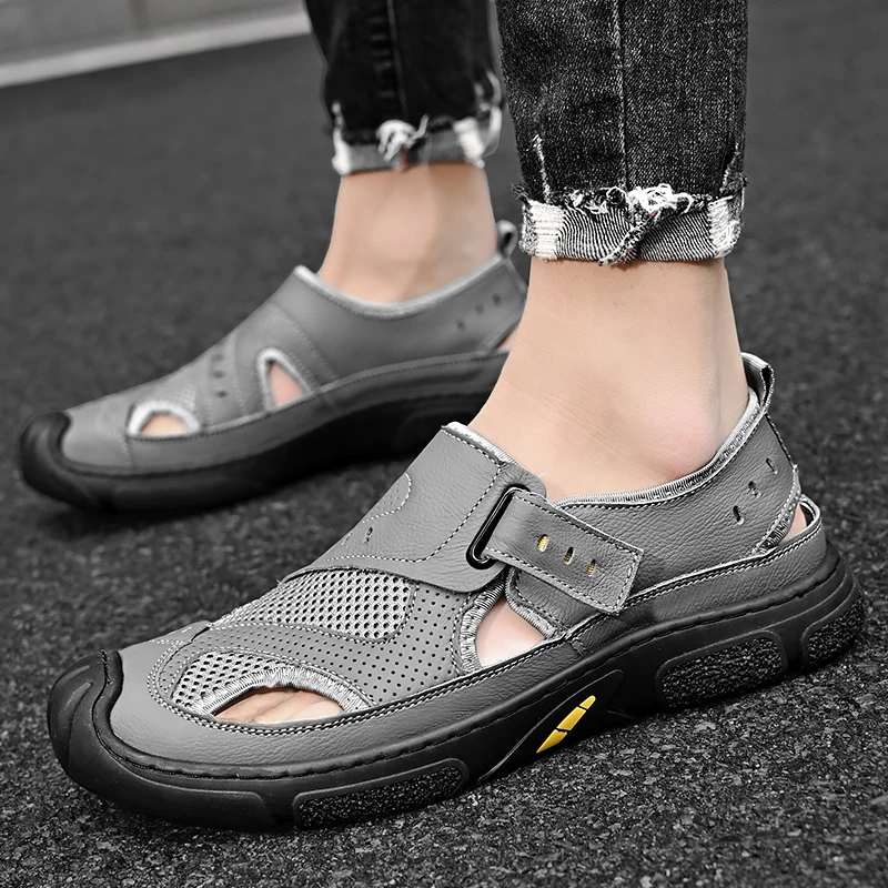 

New Sandals Man Fashion Summer Outdoor Beach Casual Baotou Hole Shoes for Men Breathable Platform Beach Indoor Roma Sandals