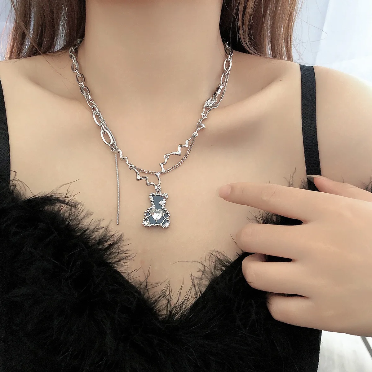 Новый кулон с подвесками из страз с медведями и кисточкой на шею для женщин, юных леди с изысканным вкусом и темпераментом, премиум украшение цепочка-одарок.