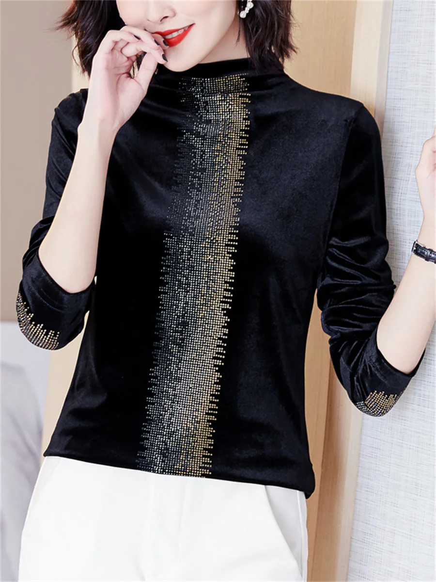 Блузка женская демисезонная с длинным рукавом круглым вырезом и блестками