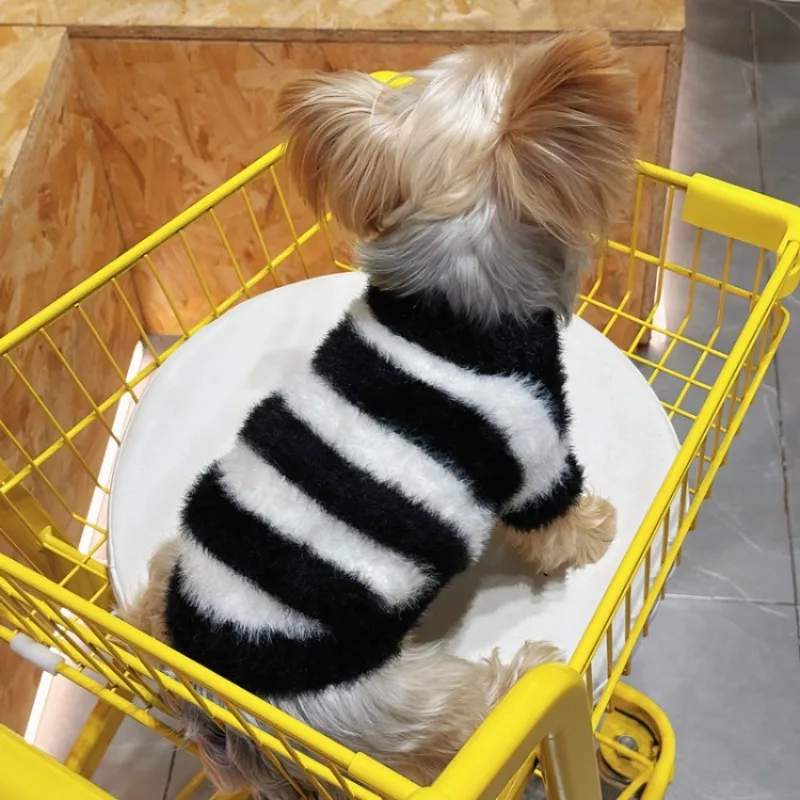 

puppy Fashion Winter Plush Black And White Striped Pet Dog Sweater Dog Clothes Dog Jacket Cute Cat Coat Designer Clothing