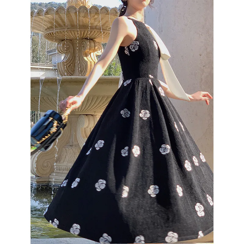 

Retro slim dress women's summer 2023 new temperament suspenders skirt tide.
