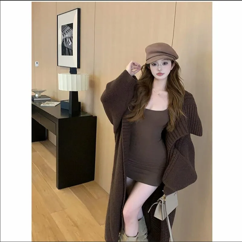 

Женский длинный вязаный кардиган с отложным воротником и длинным рукавом