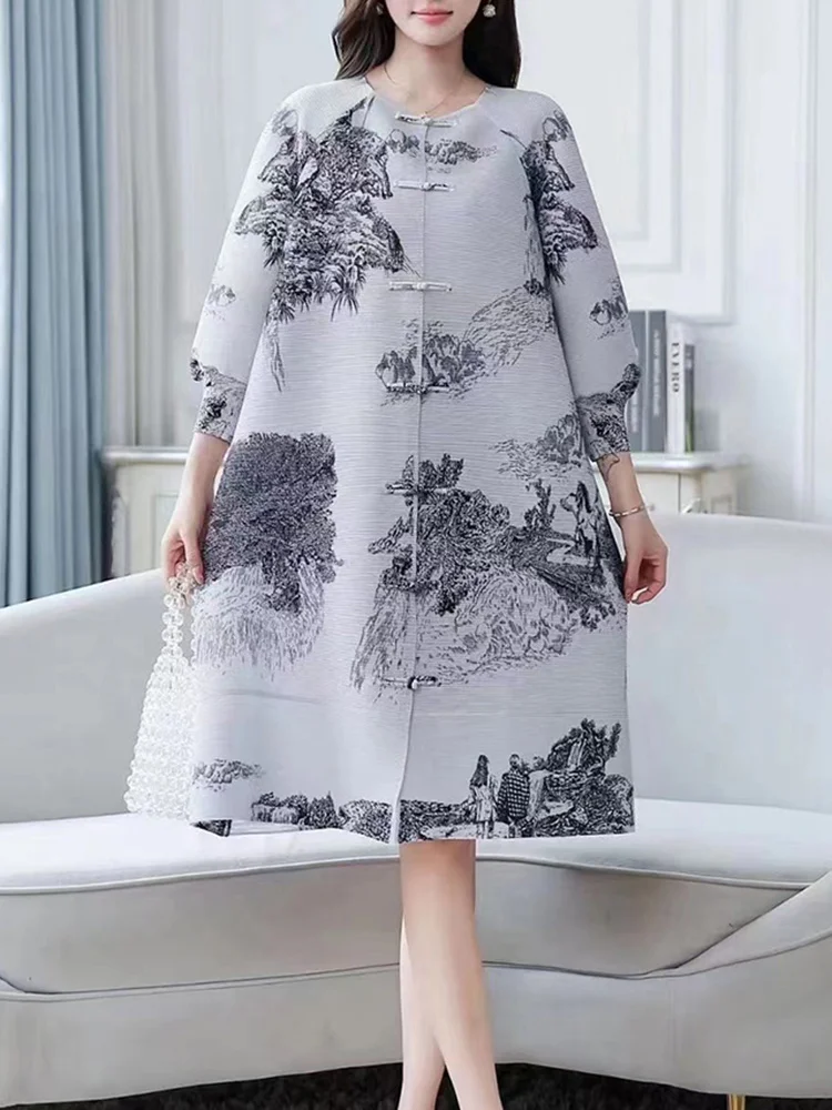 

Женское плиссированное платье с цветочным принтом, рукавом три четверти и круглым вырезом