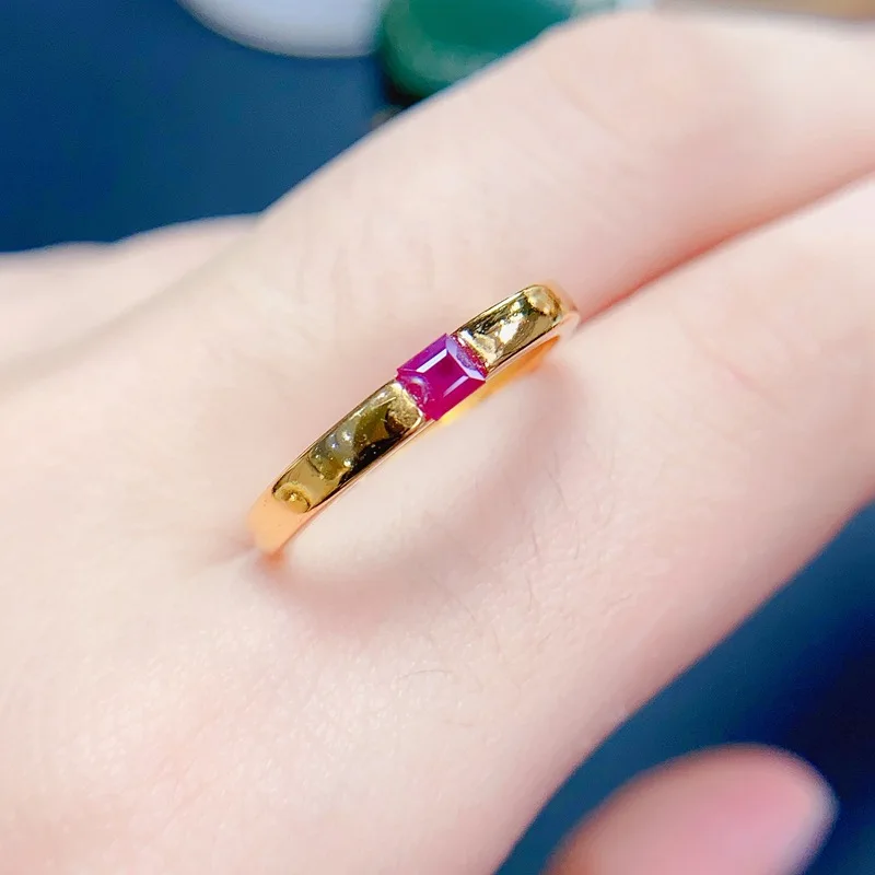 Женское кольцо из серебра 925 пробы с натуральным Рубином 3 х3 мм