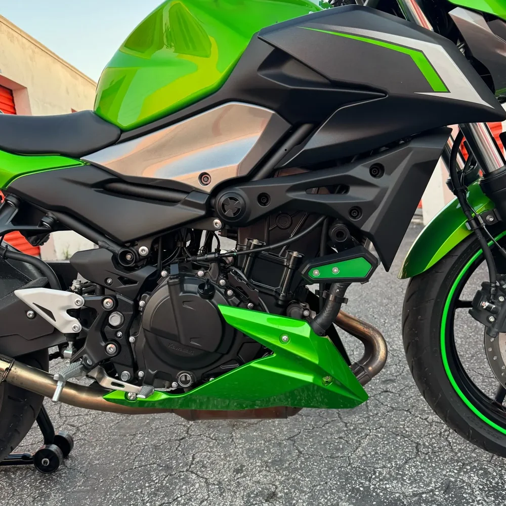 Фото Защитный обтекатель (бэллипан) для мотоциклов Kawasaki Z400 Z500 Z 400 500 2024-2025, накладка на раму №2