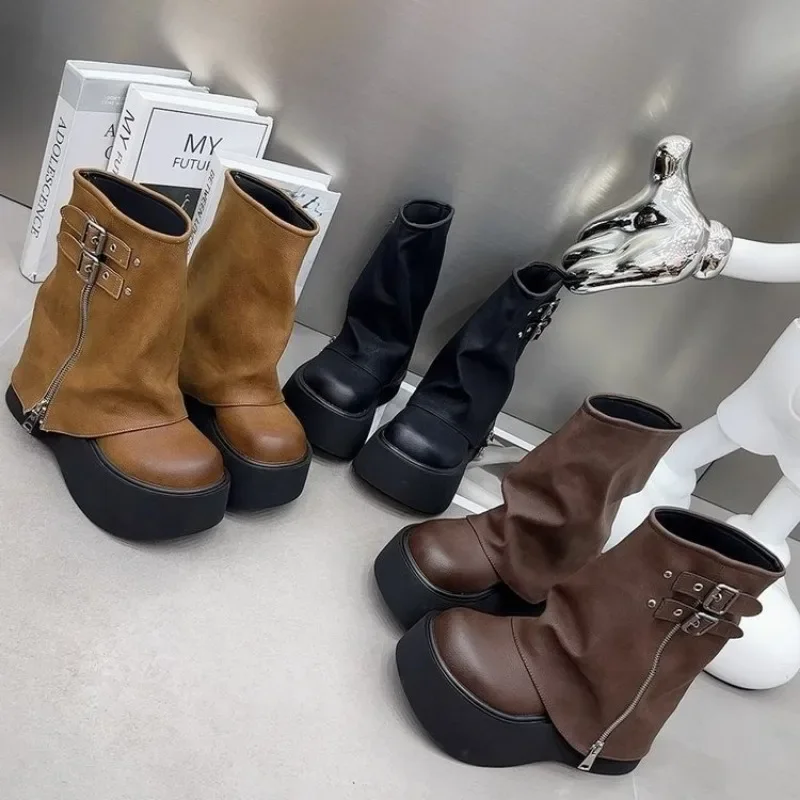 Женские сапоги с круглым носком черные или коричневые до колена на платформе