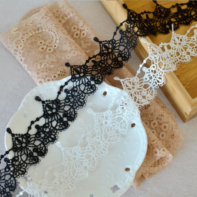 Стартек кружево на жесткой сетке матовая нить. Вологодское кружево рисование. Кружево 20мм*13,71м, айрис. Скатерть кремового оттенка. Кружева 2.