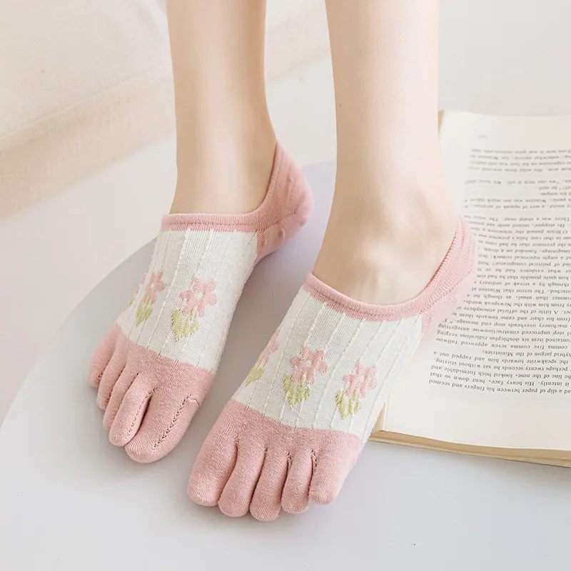 

Japanese Floret Five Fingered Socks Women's Silicone Non Slip Heel Ins College Style Sweet Girl Split Toe Invisible Boat Socks