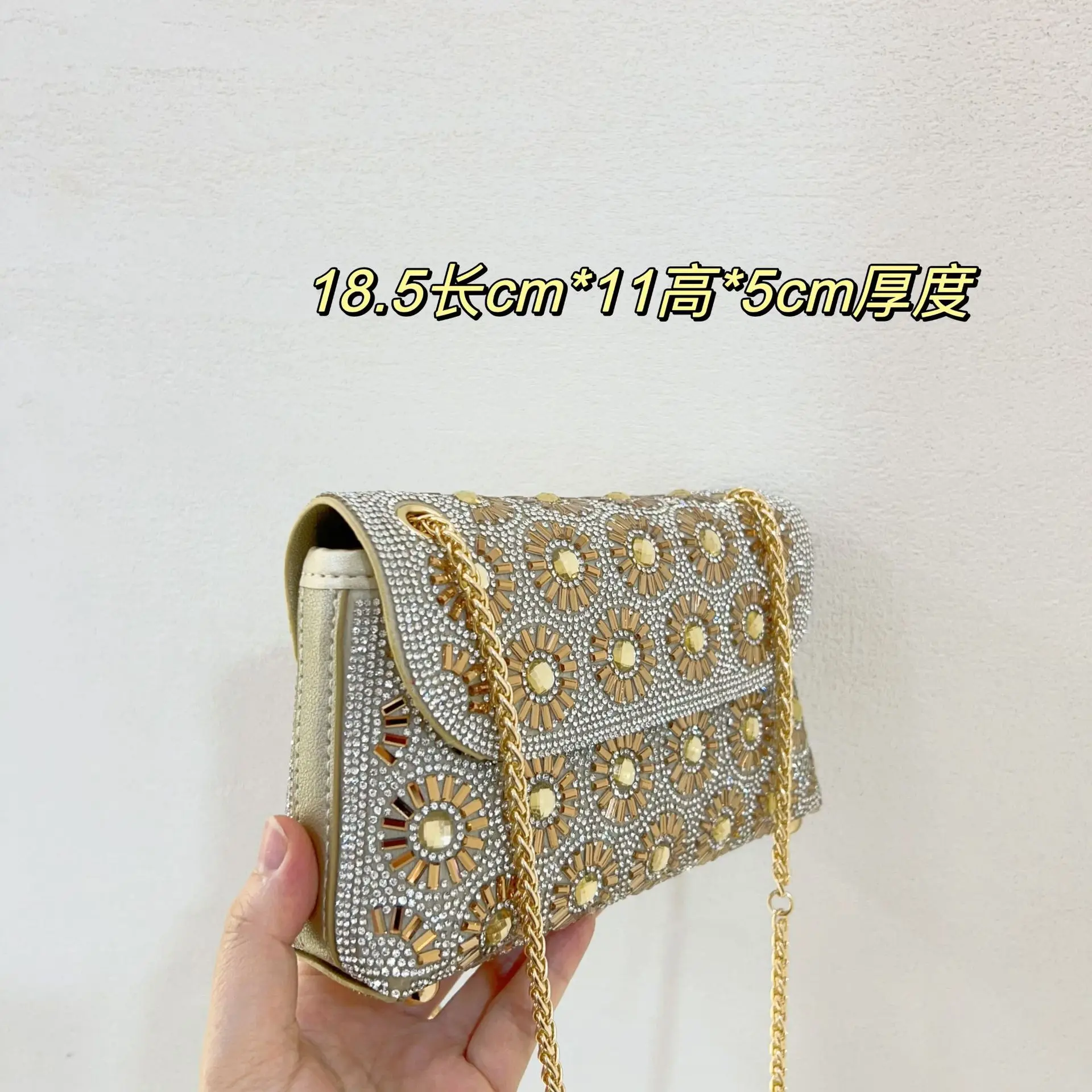 Новая сумка через плечо на цепочке вечерняя для ужина модные женские маленькие