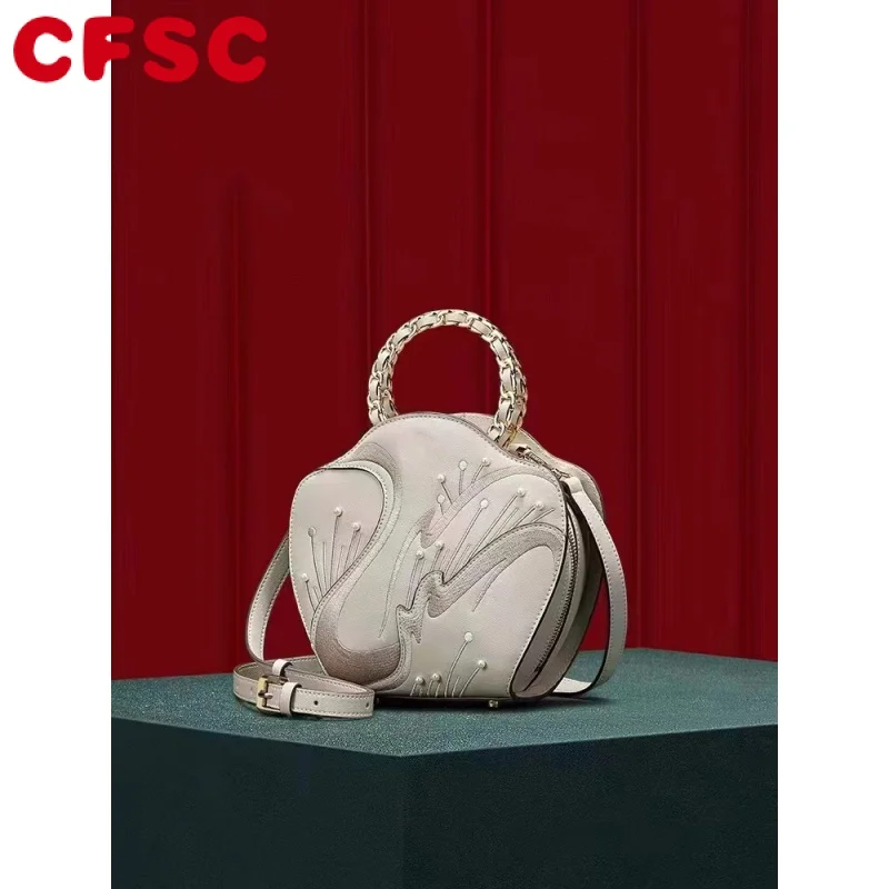 

Женская сумка из воловьей кожи, с вышивкой