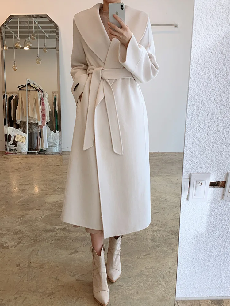 Женское длинное шерстяное пальто на шнуровке |