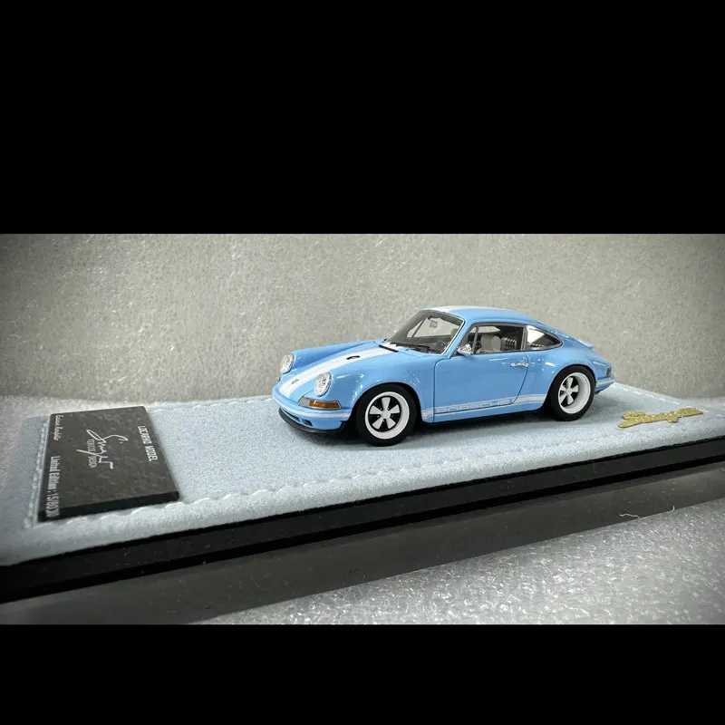 Фото В наличии: Новинка! Коллекционная модель автомобиля LM 1:64 911 Singer 964 из смолы, миниатюрная реплика, декоративный предмет для взрослых, игрушка для мальчиков, подарок для детей. №5