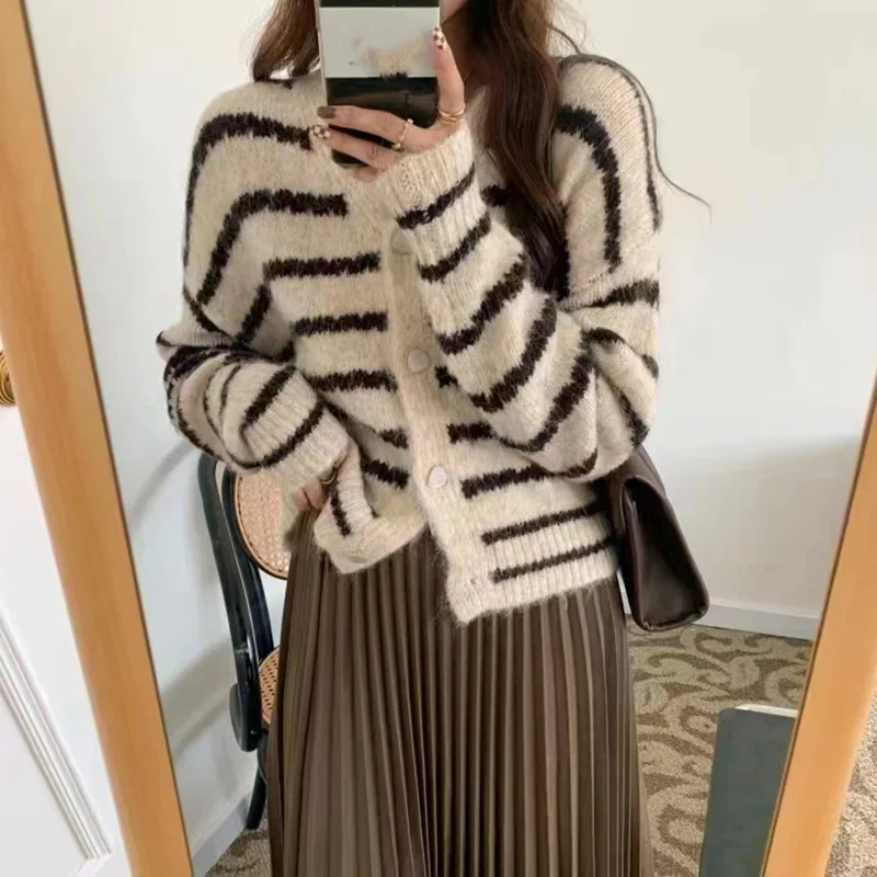 

Lazy style soft glutinous loose fitting short knit cardigan autumn new contrasting color sweater top for women